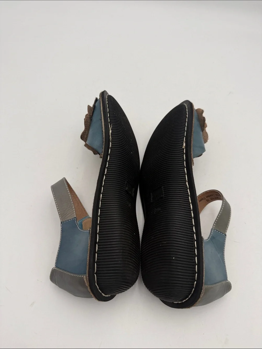Spring Step Blue Leather Mary Jane Flats women 7 Gray Strap Floral Applique Y2K
